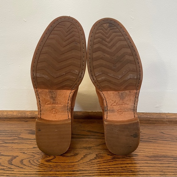 Clarks Clarkdale Arlo ankle Chelsea boot suede leather almond toe pull on work 8 - Picture 9 of 11